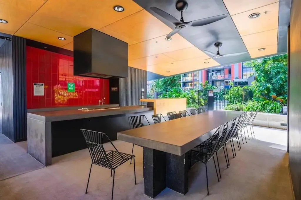 Appartamento Somewhere In The Hills / The Yards Brisbane